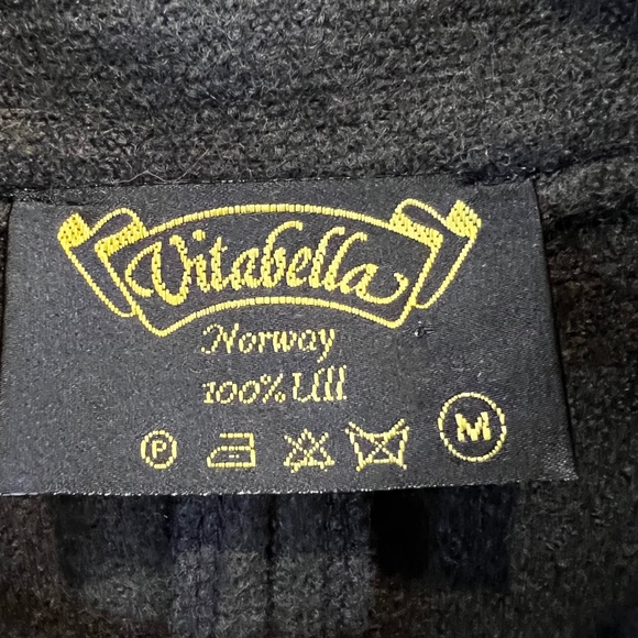 Vitabella Moss Green Norwegian Wool Jacket with Viking Clasps - Picture 6 of 6